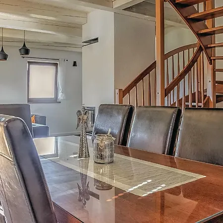 Two-bedroom Holiday In Stará Lesná